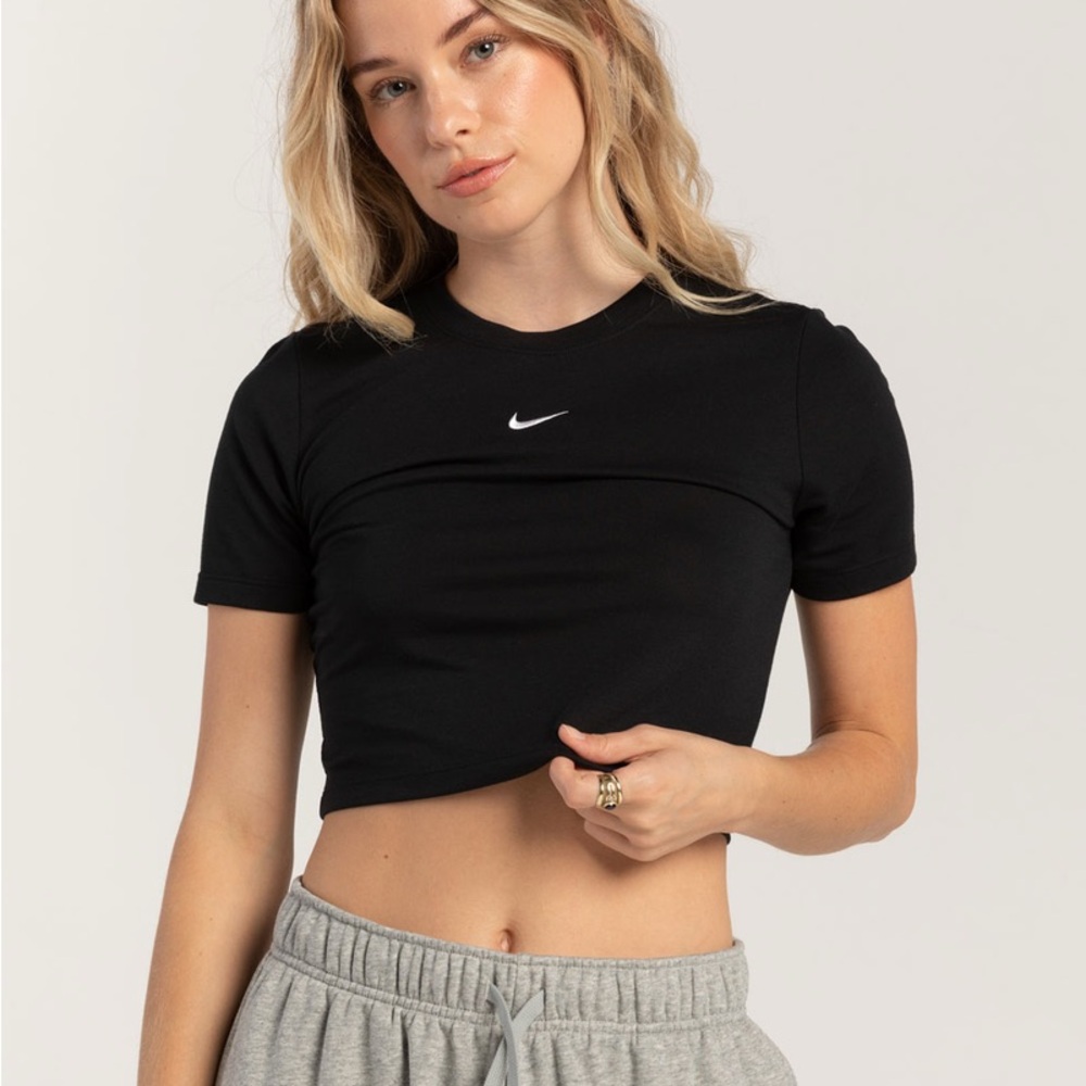 Nike Women's Black Short Sleeve Crop Top